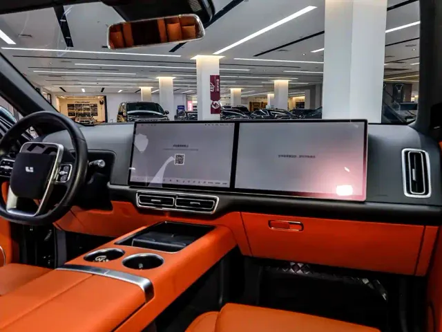 Li Auto L8 — Фото автомобиля 15
