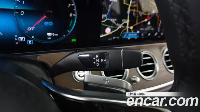 Mercedes-Benz E-Class — Фото автомобиля 12