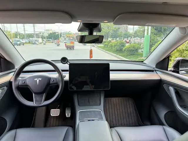 Tesla Model Y — Фото автомобиля 5
