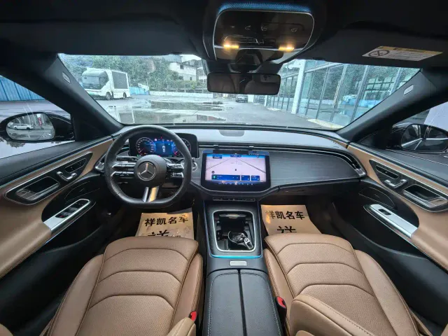 Mercedes-Benz E-Class — Фото автомобиля 5