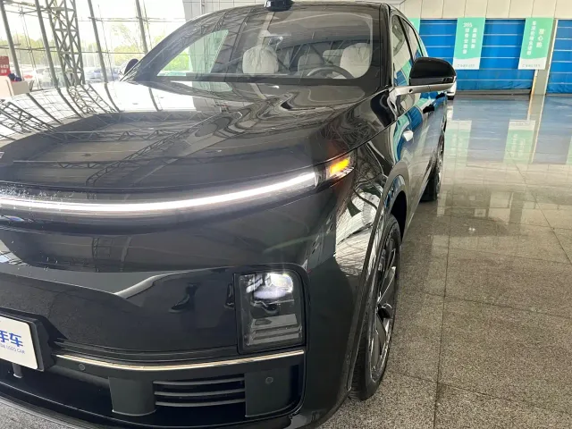 Li Auto L7 — Фото автомобиля 5