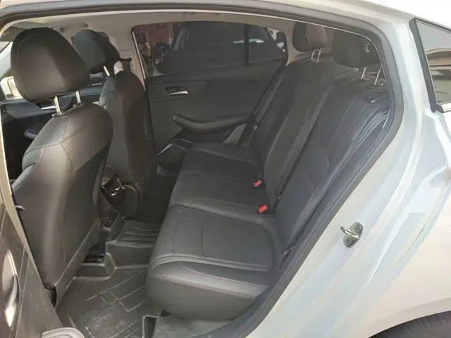 Roewe i5 — Фото автомобиля 16