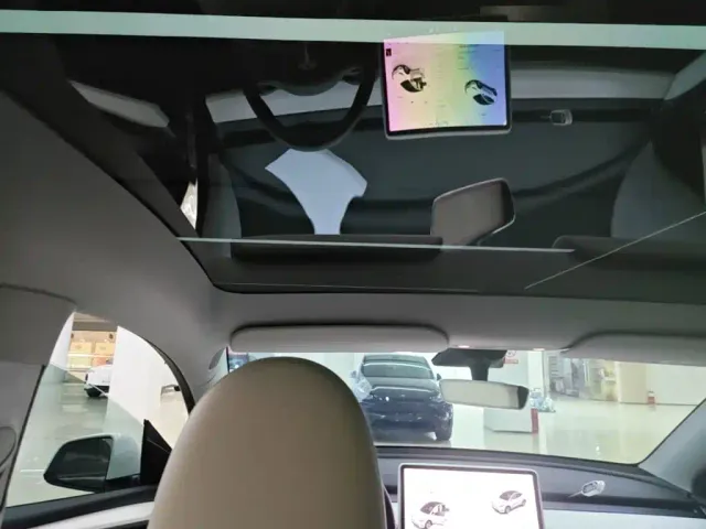 Tesla Model Y — Фото автомобиля 17