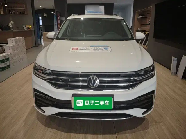 Volkswagen Tiguan L — Фото автомобиля 2