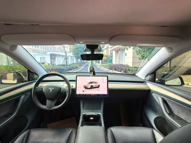 Tesla Model Y — Фото автомобиля 12