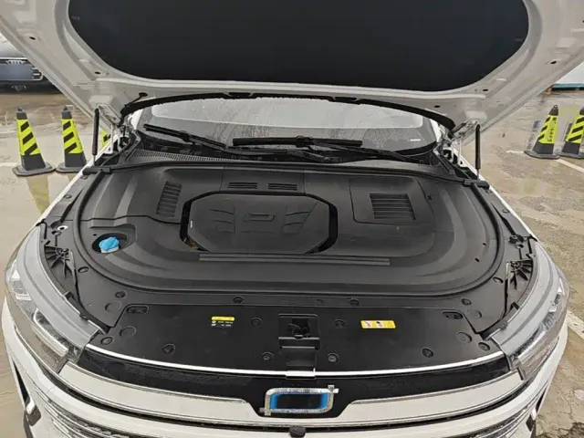 Besturn Bestune T99 2023 2.0T Automatic Premium (8AT) — Фото автомобиля 19