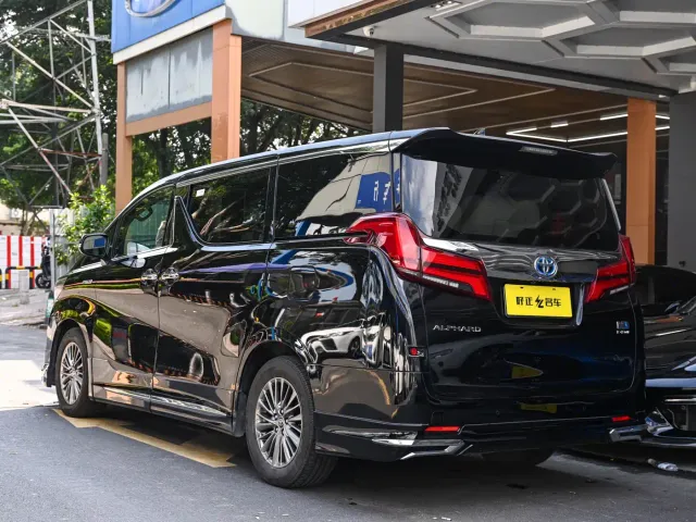 Toyota Alphard — Фото автомобиля 3
