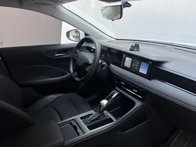 Roewe i5 — Фото автомобиля 9