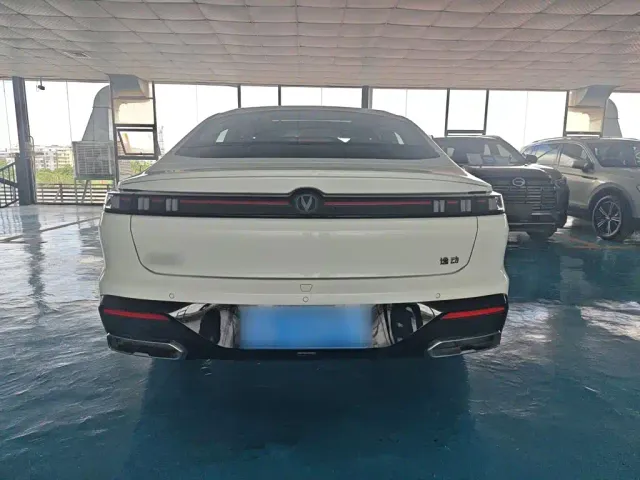 Changan Eado — Фото автомобиля 9