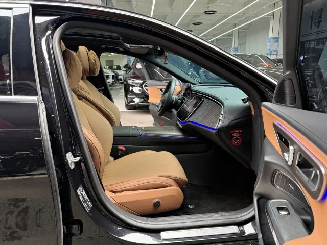 Mercedes-Benz E-Class — Фото автомобиля 14