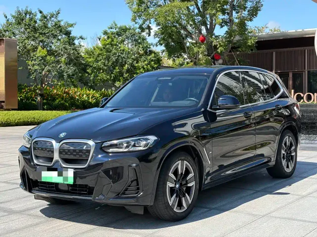 BMW iX3 — Фото автомобиля 2