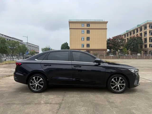 Geely Emgrand — Фото автомобиля 5
