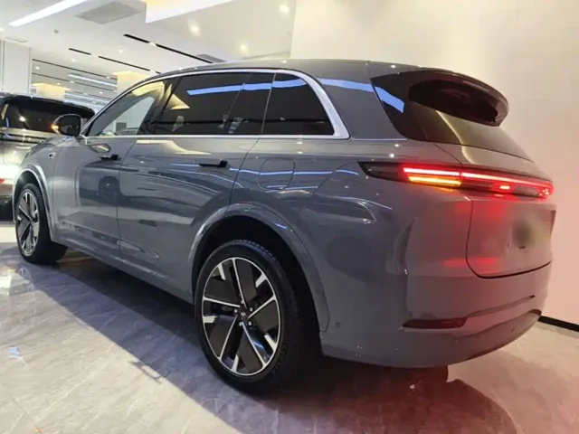 Li Auto L7 — Фото автомобиля 4