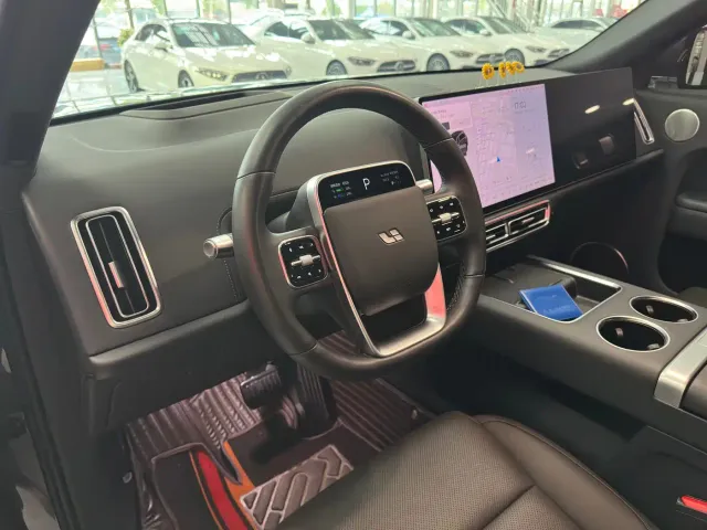 Li Auto L8 — Фото автомобиля 7