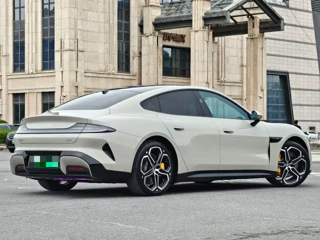 Xiaomi SU7 — Фото автомобиля 8