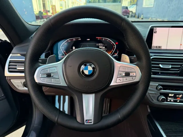 BMW 7 Series — Фото автомобиля 15