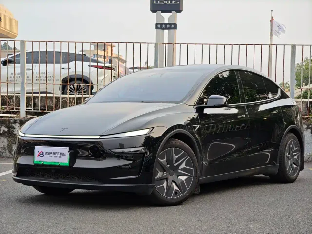 Фотография автомобиля — Tesla Model Y L