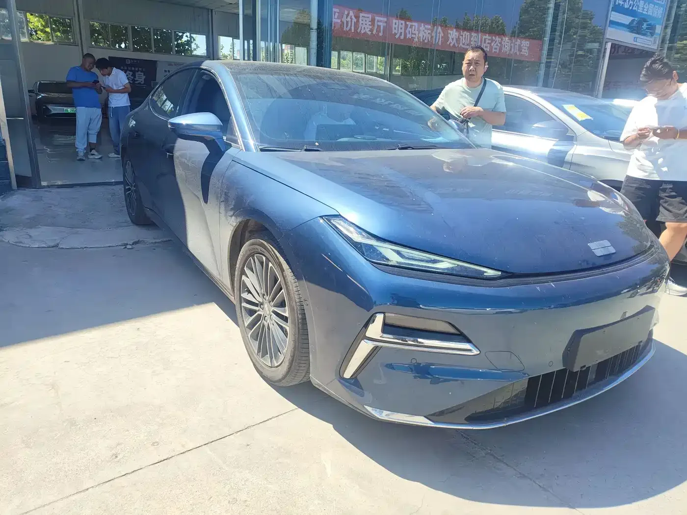 Geely Galaxy Galaxy Xingyao 8 2025 130km EM-i Premium Edition — Фото автомобиля 2