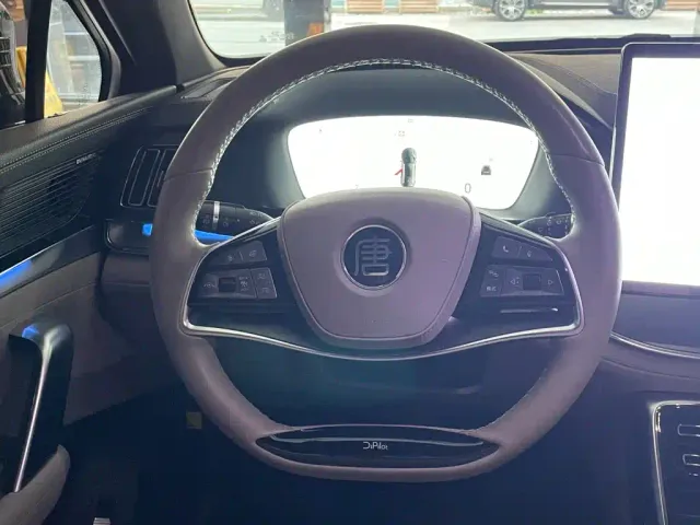 BYD Tang — Фото автомобиля 10