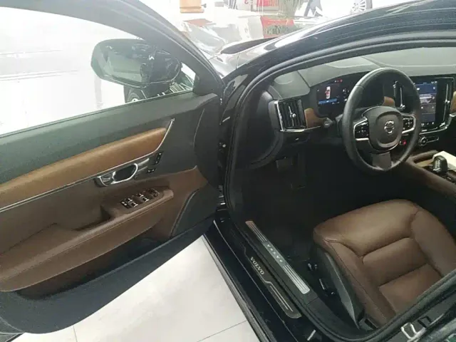 Volvo S90 — Фото автомобиля 15