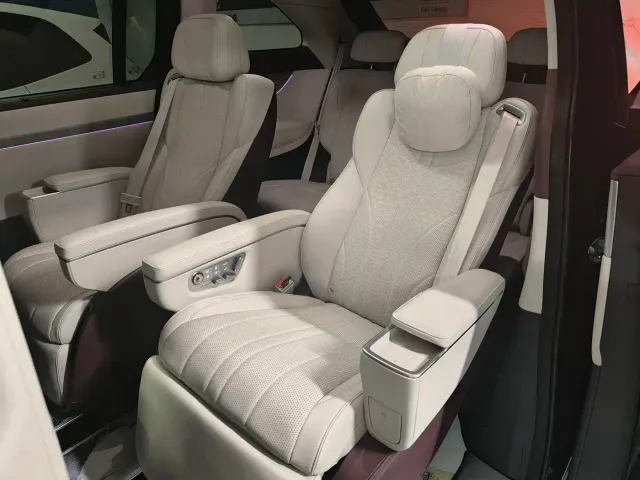 Xpeng X9 — Фото автомобиля 11