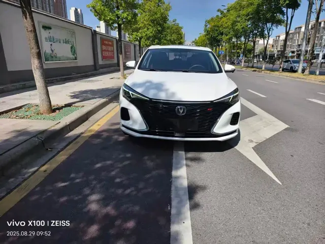 Changan Eado — Фото автомобиля 2