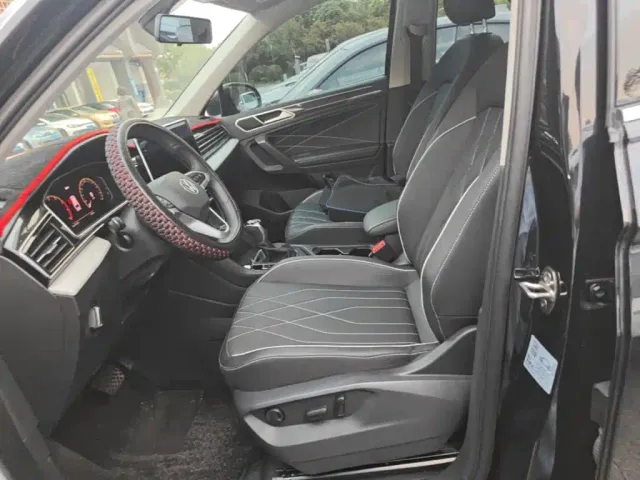 Volkswagen Tiguan L — Фото автомобиля 14