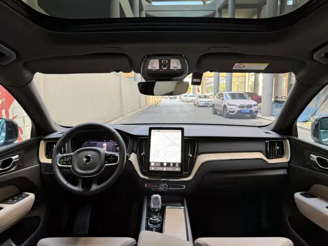 Volvo XC60 — Фото автомобиля 11