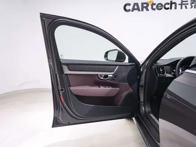 Volvo S90 — Фото автомобиля 14