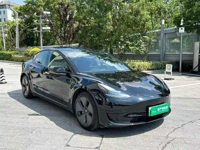 Фотография автомобиля — Tesla Model 3