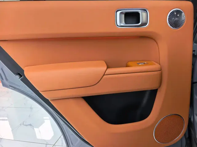 Li Auto L8 — Фото автомобиля 10
