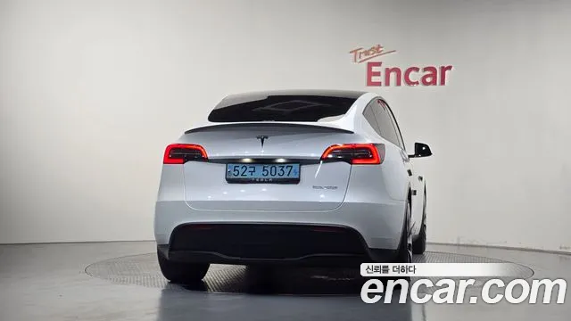 Tesla Model Y — Фото автомобиля 4