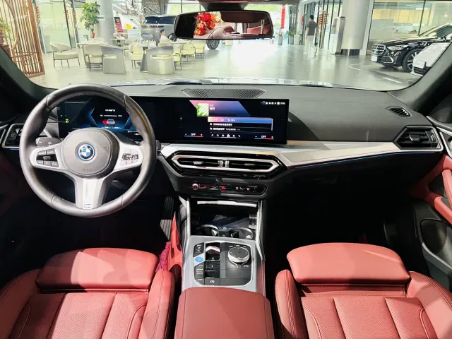 BMW i4 — Фото автомобиля 5