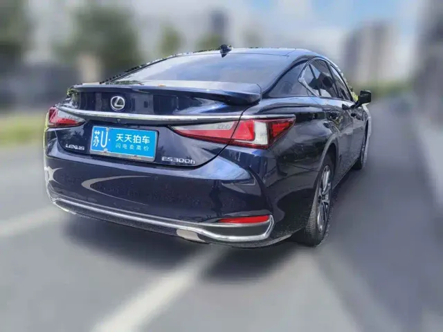 Lexus ES — Фото автомобиля 2