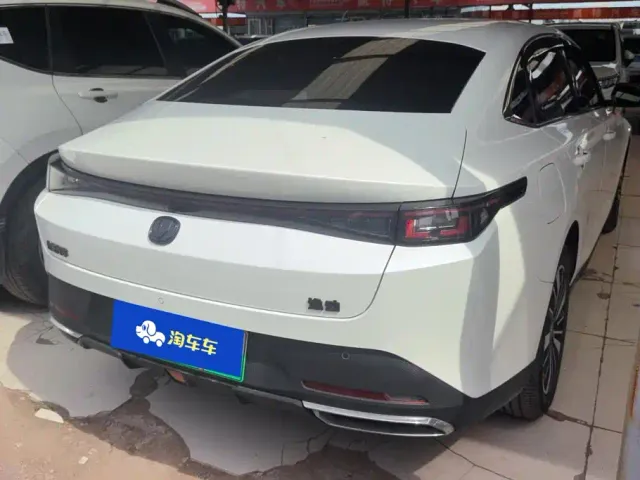 Changan Eado PHEV — Фото автомобиля 3