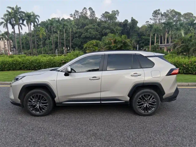 Toyota Wildlander — Фото автомобиля 2