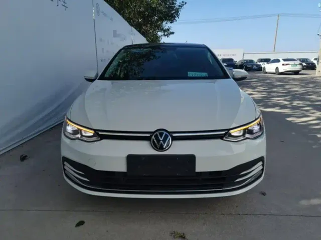 Volkswagen Golf — Фото автомобиля 2