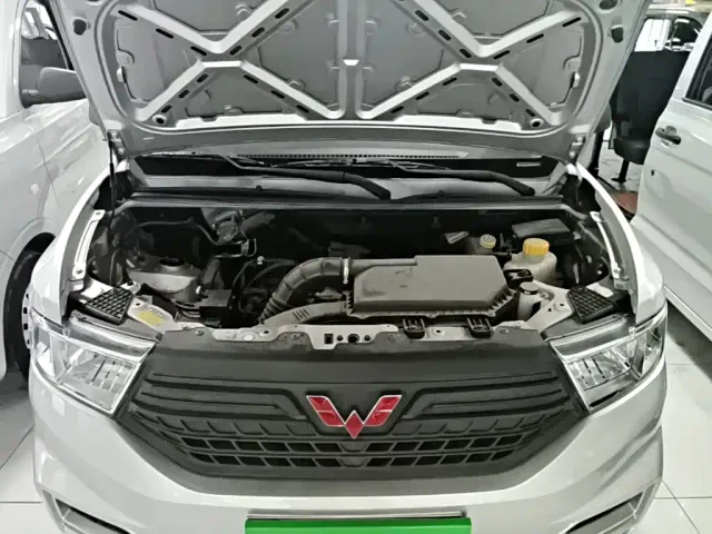 Wuling Hongguang V — Фото автомобиля 19