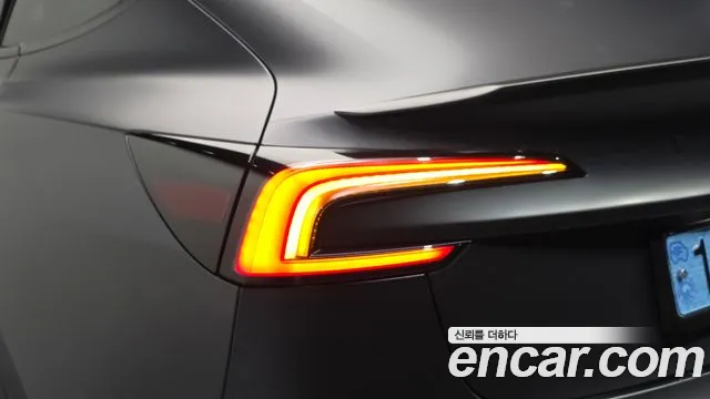 Tesla Model 3 — Фото автомобиля 8