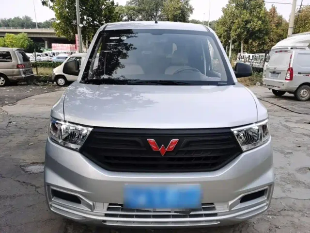 Wuling Hongguang V — Фото автомобиля 2