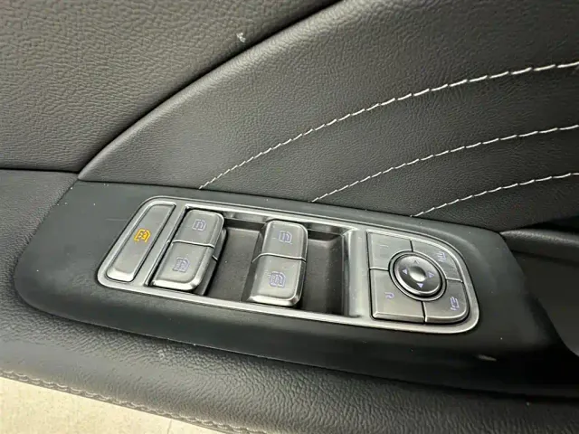 Hongqi H5 — Фото автомобиля 17