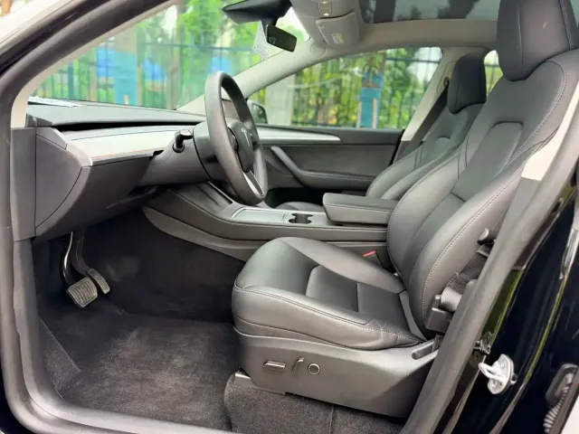 Tesla Model Y — Фото автомобиля 10