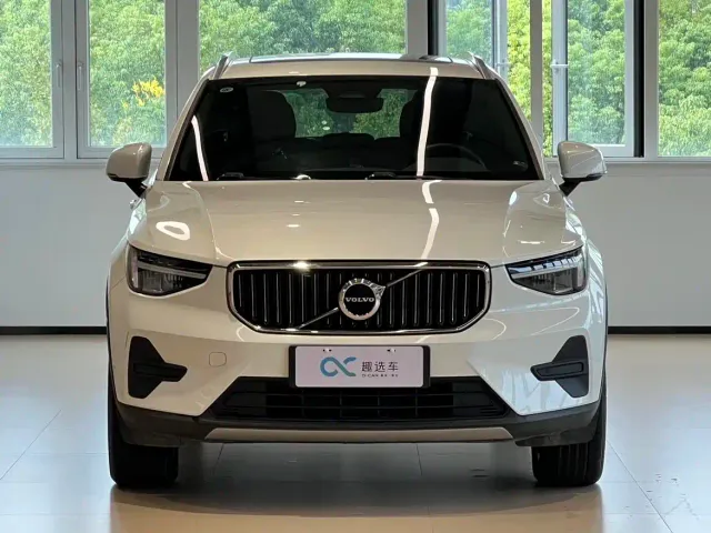 Volvo XC40 — Фото автомобиля 2