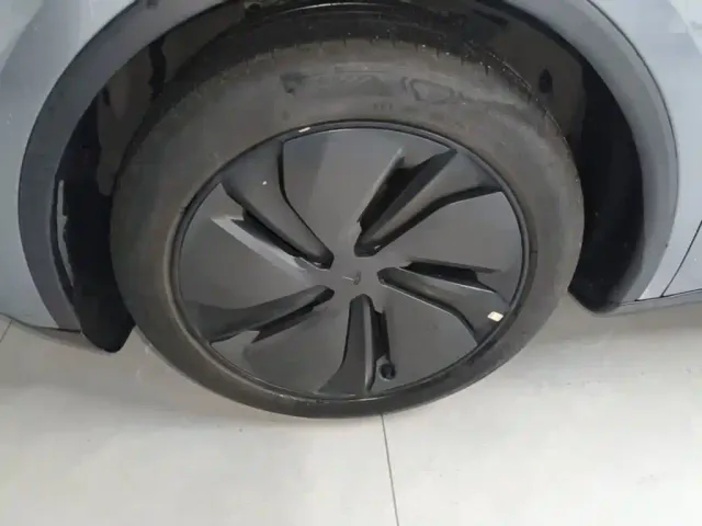Tesla Model Y — Фото автомобиля 22