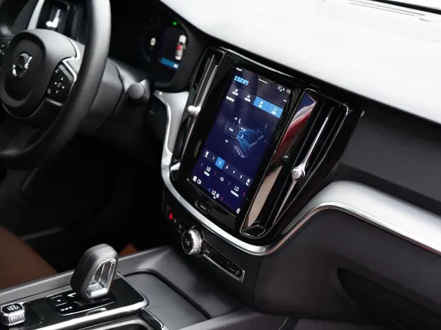 Volvo S60 — Фото автомобиля 13