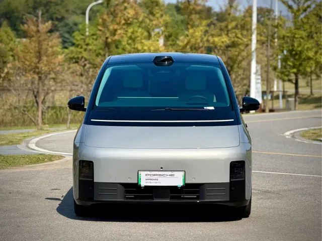 Li Auto MEGA — Фото автомобиля 2