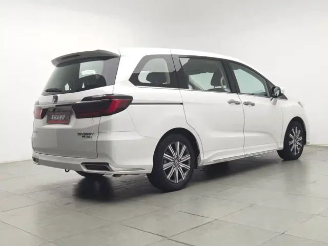 Honda Odyssey — Фото автомобиля 2