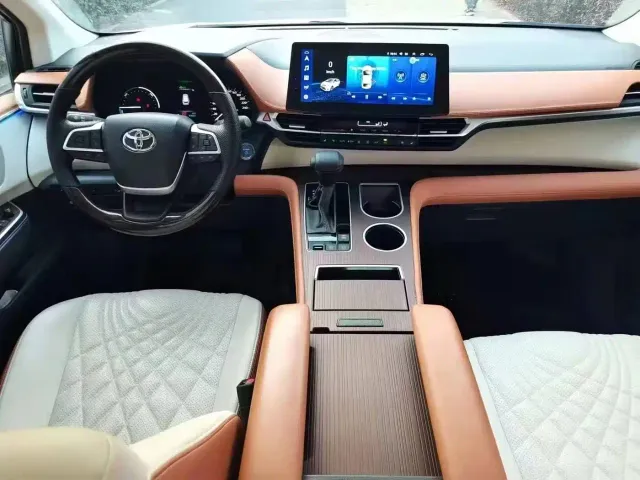 Toyota Sienna — Фото автомобиля 11