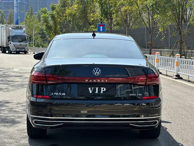 Volkswagen Passat — Фото автомобиля 18