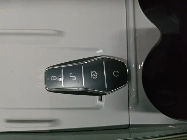 BYD Sealion 05 EV — Фото автомобиля 8